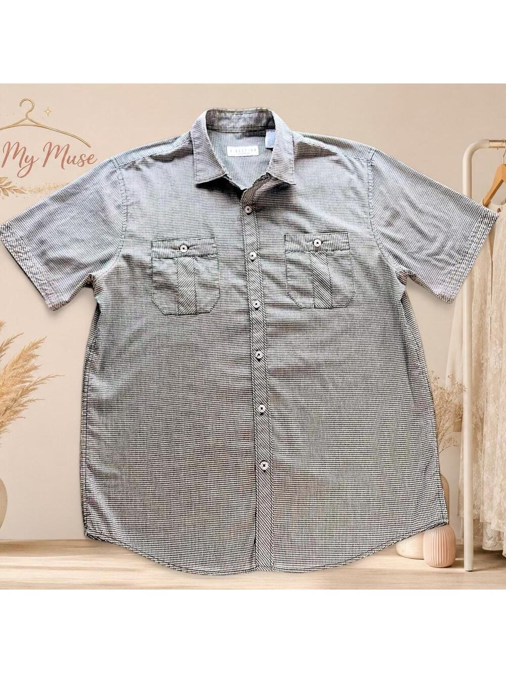 New Directions Men's Grey and Green Shirt
